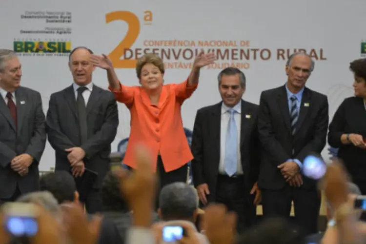 
	Dilma Rousseff: &ldquo;Muitas vezes se assentaram fam&iacute;lias em lugares que n&atilde;o tinha como [o produtor] se sustentar&rdquo;, afirmou a presidente
 (Agência Brasil)
