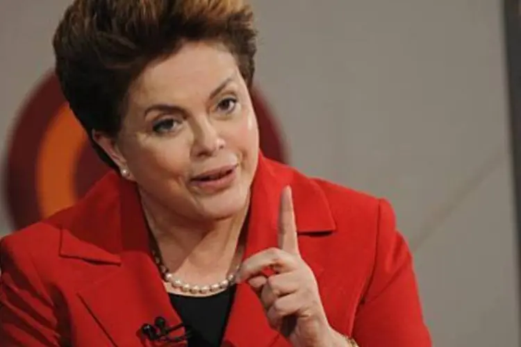 A candidata do PT, Dilma Rousseff, visitou a cidade na véspera do feriado do Dia de Nossa Senhora Aparecida