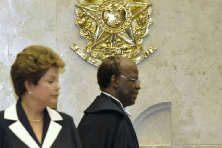 Dilma Rousseff e Joaquim Barbosa em sua cerimônia de posse na presidência do STF (Fabio Rodrigues Pozzebom/Agência Brasil)