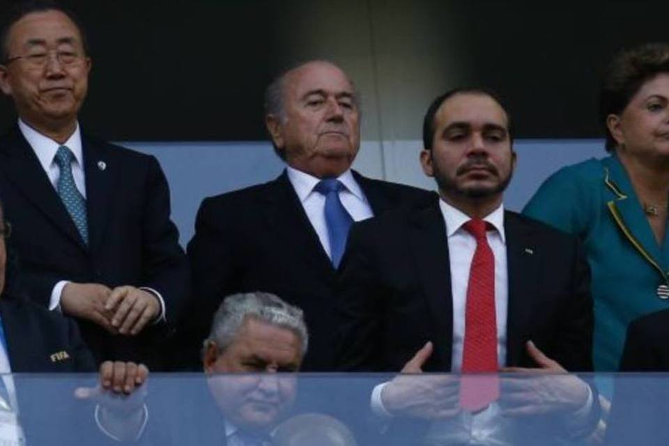"Isso não me enfraquece", diz Dilma sobre xingamentos