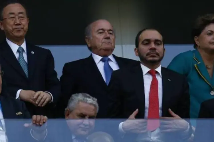 
	Dilma Rousseff e colegas durante a abertura da Copa
 (Reuters)