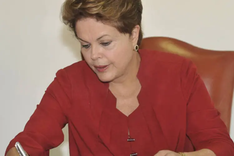 
	A presidente Dilma sanciona o Vale Cultura: ele tamb&eacute;m poder&aacute; ser usado tamb&eacute;m para a contrata&ccedil;&atilde;o do servi&ccedil;o de TV por assinatura, segundo Marta Suplicy
 (José Cruz/ABr)