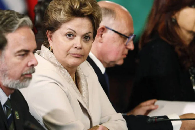 Presidente Dilma Rousseff participa de reunião da Unasul: a Unasul irá designar uma missão observadora para acompanhar a investigação dos atos violentos ocorridos esta semana durante as manifestações que pediam a recontagem dos votos. (REUTERS/Enrique Castro-Mendivil)