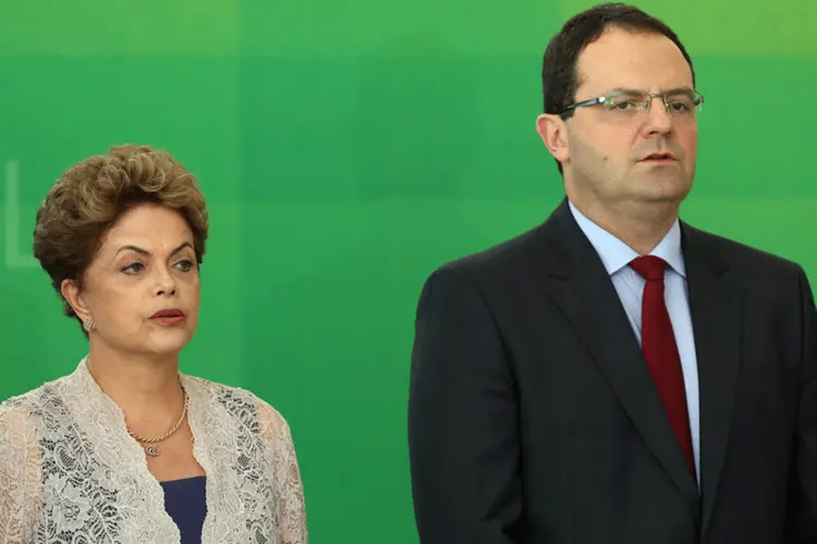 
	Dilma e Barbosa: a comiss&atilde;o considerou haver conflito de interesse e imp&ocirc;s quarentena ao ex-ministro da Fazenda e o ex-chefe da secretaria de Governo
 (Lula Marques/Bloomberg)
