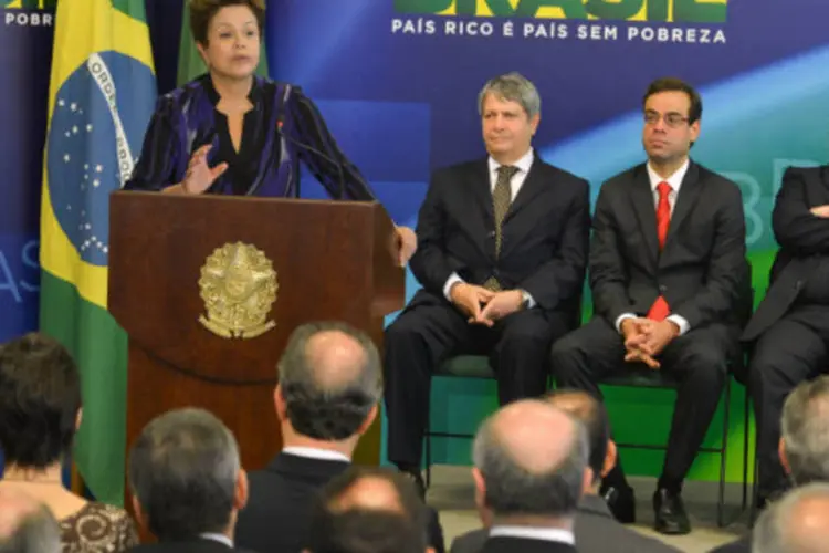 Presidente Dilma faz discurso durante a posse dos três novos ministros que aconteceu na manhã de hoje em Brasília (Valter Campanato/ABr)