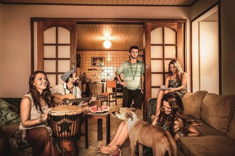 Gustavo Benke, fotógrafo: compartilhar casa e oferecer trabalho em troca de serviços de outras pessoas rende uma economia de 2.900 reais.  (Michel Téo Sin)