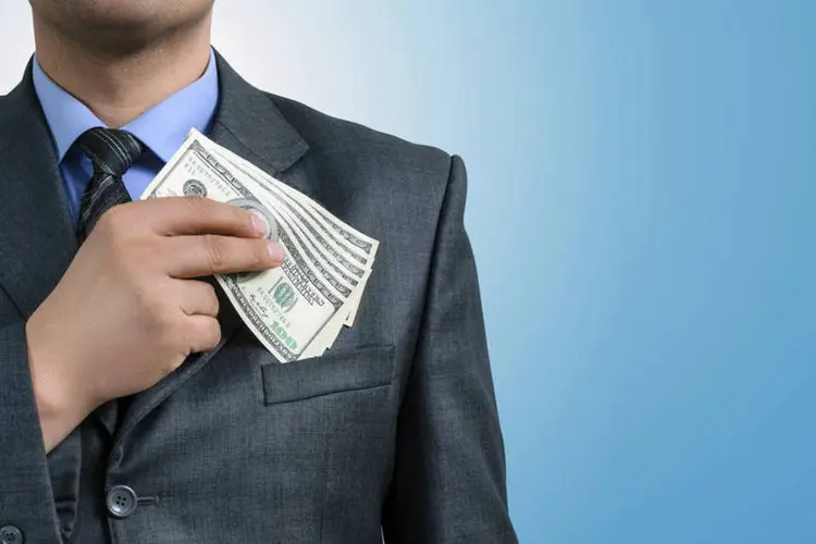 
	Homem com dinheiro no bolso: Saiba quais s&atilde;o os principais motivos que impedem o acesso ao cr&eacute;dito
 (miroslavmisiura/Thinkstock)