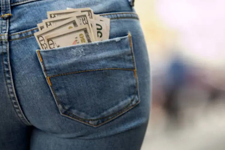 Dinheiro no bolso: Copom se reúne entre amanhã e quarta-feira, quando deve anunciar a nova taxa Selic (Getty Images)