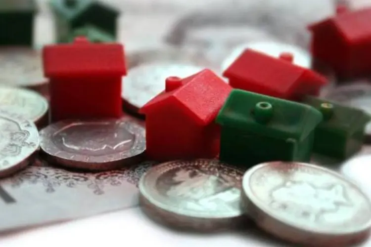 
	Moedas e casas em miniaturas: Aumentos de juros ser&atilde;o maiores para im&oacute;veis mais caros, que n&atilde;o se enquadram no Sistema Financeiro Habitacional (SFH)
 (Stock.xchng)