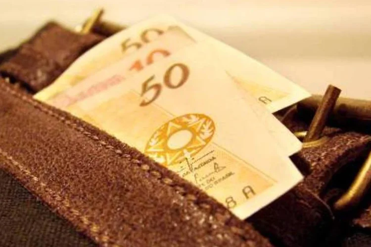 
	Dinheiro: Especialistas recomendam investir em t&iacute;tulos p&uacute;blicos negociados pelo Tesouro Direto
 (.)