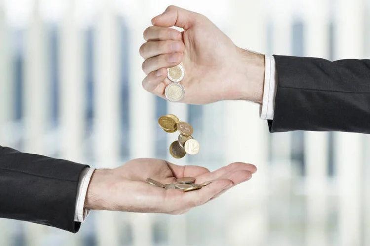 
	Dinheiro: o Procon lembra que o Banco Central estabelece um rol de servi&ccedil;os gratuitos
 (ThinkStock/milosducati)