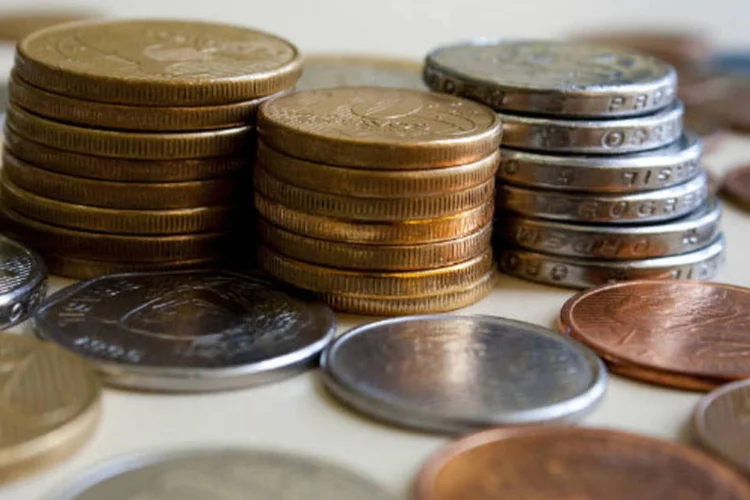 
	Moedas de real: crescentes d&eacute;ficits fiscais levaram alguns Estados a suspender o pagamento de fornecedores e congelar bilh&otilde;es de reais
 (USP Imagens)