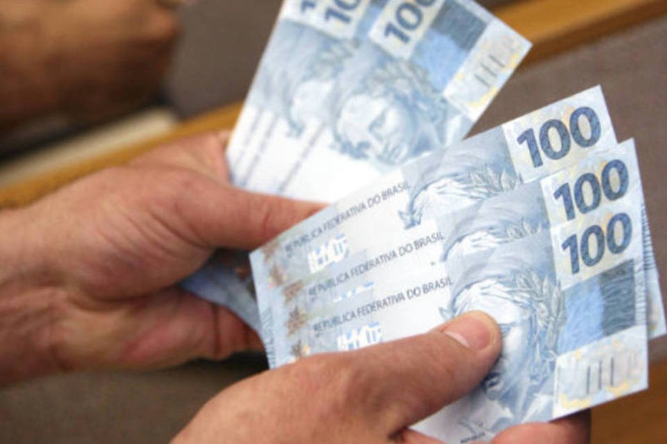 Rendimento médio da população sobe para R$ 2.122,10