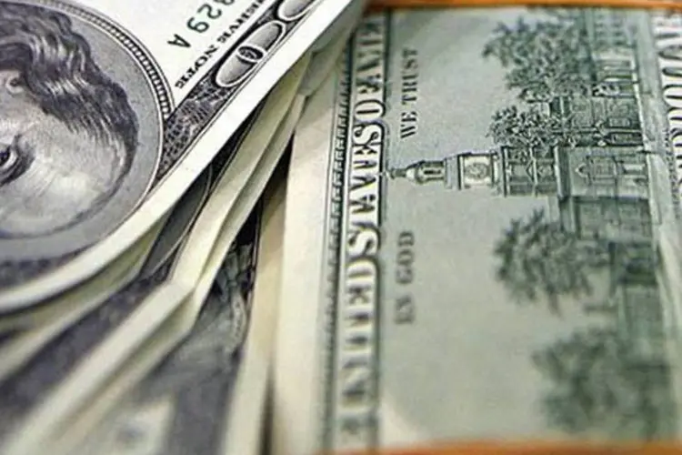 
	A divisa norte-americana encerrou o preg&atilde;o desta sexta-feira cotada a&nbsp;84,237 ienes
 (AFP)