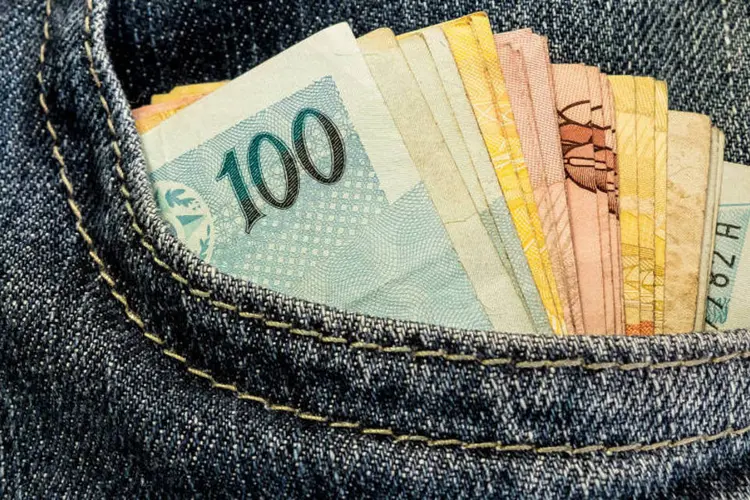 
	Dinheiro no bolso: o porcentual &eacute; menor &agrave; medida que a idade aumenta
 (Rafael Neddermeyer/ Fotos Públicas)