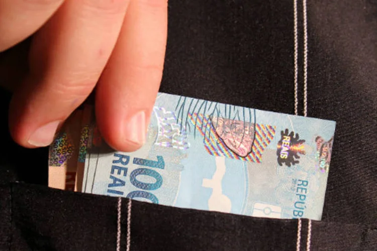 
	Considerando os segmentos que comp&otilde;em o indicador geral, a demanda por cr&eacute;dito em institui&ccedil;&otilde;es financeiras se mostrou 4,7% maior que em mar&ccedil;o de 2013, descontados os efeitos sazonais
 (Marcos Santos/USP Imagens)