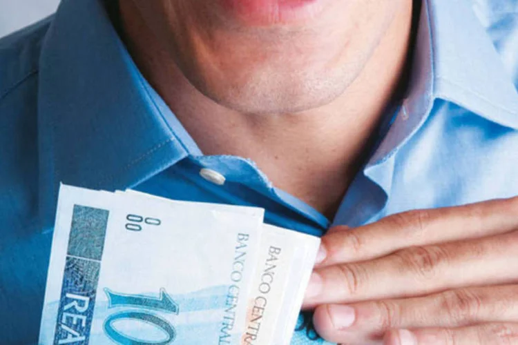Cédulas de 100 reais (FABIO HEIZENREDER)