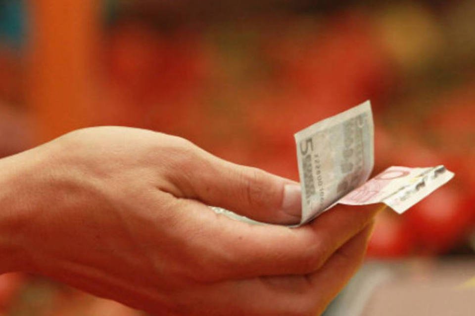Demanda do consumidor por crédito cai 3,1% em novembro