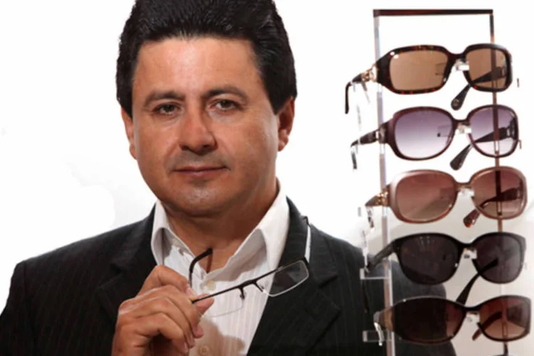 Arione Diniz, dono da rede de lojas Óticas Diniz.  (Manoel Marques)