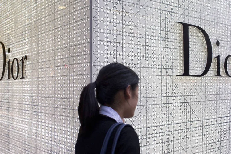 
	Dior: a marca espera atender &agrave;s expectativas de clientes mais exigentes, no momento em que setores de luxo registram desacelera&ccedil;&atilde;o
 (Brent Lewin / Bloomberg)