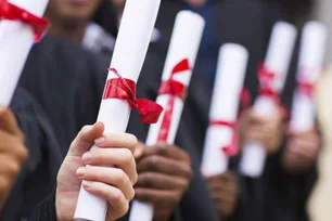 Imagem referente à matéria: 'Profissional mais afetado pela IA será aquele com diploma que pensava estar seguro', diz CEO