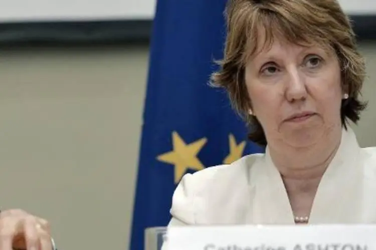 
	Representante da diplomacia europeia, Catherine Ashton: reuni&atilde;o ser&aacute; no domingo
 (Louisa Gouliamaki/AFP)