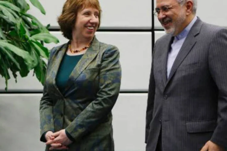 Catherine Ashton, chefe da diplomacia europeia, e o chanceler iraniano Mohammad Javad Zarif: reunião deve durar três dias (Dieter Nagl/AFP)
