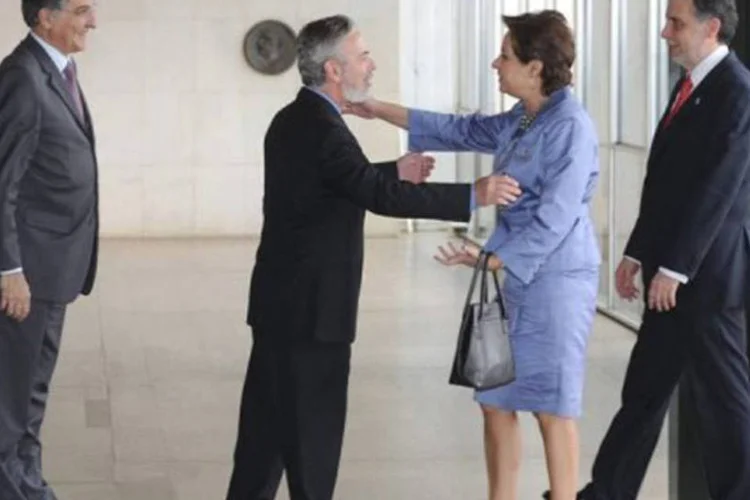 O ministro Antonio Patriota se reuniu com a chanceler mexicana Patricia Espinosa para buscar uma solução à divergência comercial (Evaristo Sa/AFP)