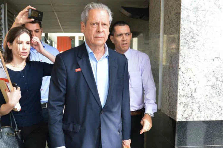 
	Jos&eacute; Dirceu: ex-ministro est&aacute; preso preventivamente em um pres&iacute;dio em Curitiba em fun&ccedil;&atilde;o das investiga&ccedil;&otilde;es da Lava Jato
 (Fabio Rodrigues Pozzebom/Agência Brasil)