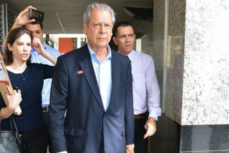 
	Jos&eacute; Dirceu: ex-ministro cumpria em regime aberto a pena de sete anos e 11 meses, definida no julgamento do mensal&atilde;o
 (Fabio Rodrigues Pozzebom/Agência Brasil)