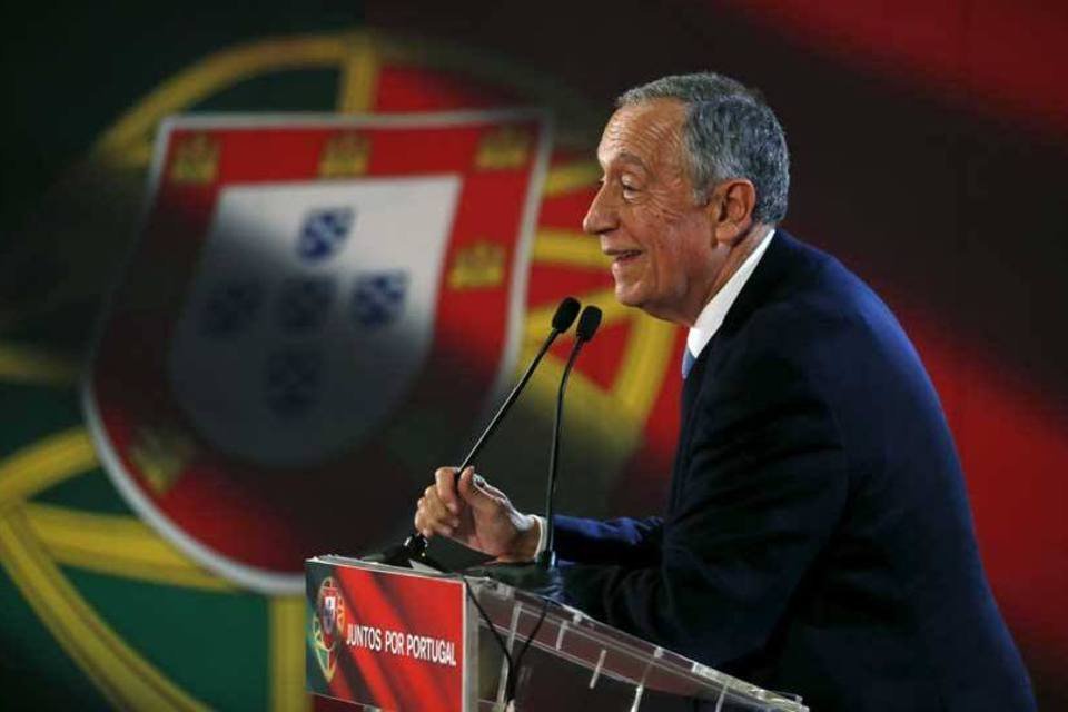 Presidente de Portugal recebe alta do hospital após sofrer desmaio
