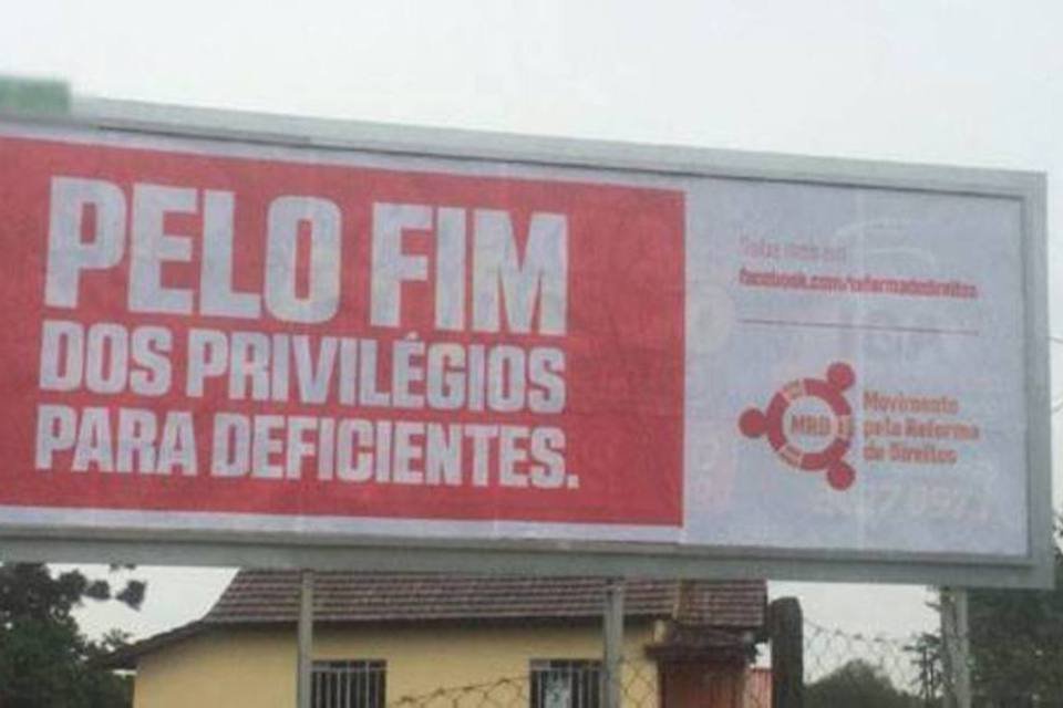 Cartaz contra direitos de deficientes era ação de prefeitura