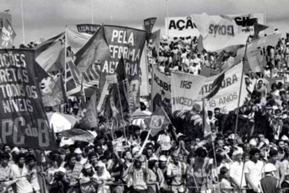Nos 25 anos das Diretas Já, Lula lembra valor da democracia