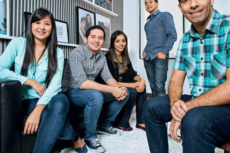 Wilson Lima, diretor de RH, e a turma da Dafiti: em três anos, a empresa brasileira conquistou cinco países e atraiu mais de 660 milhões 
de reais em investimentos (Fabiano Accorsi / VOCÊ RH)