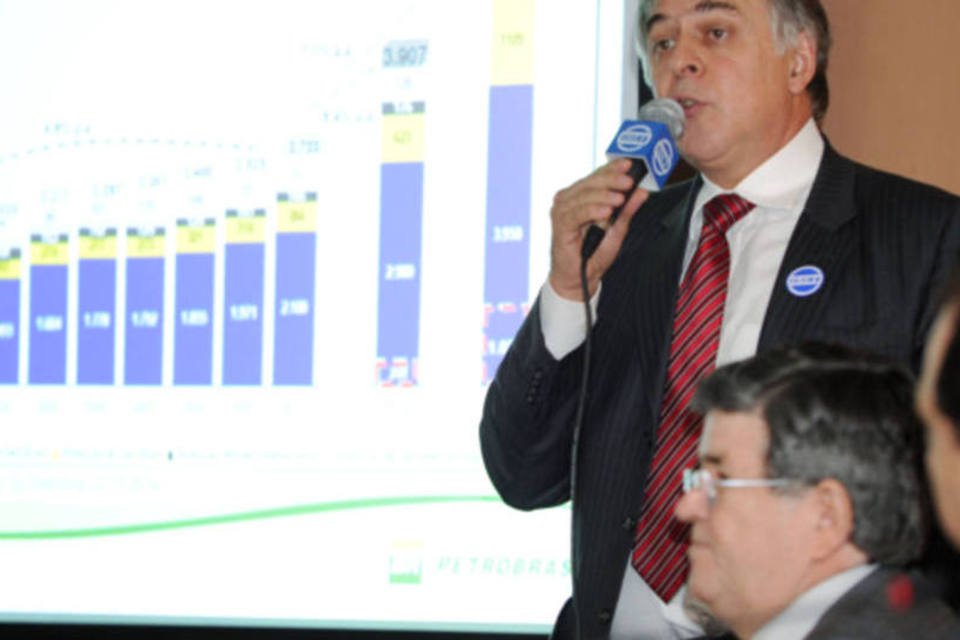 Até 2013 derivados continuarão escassos, diz Petrobras