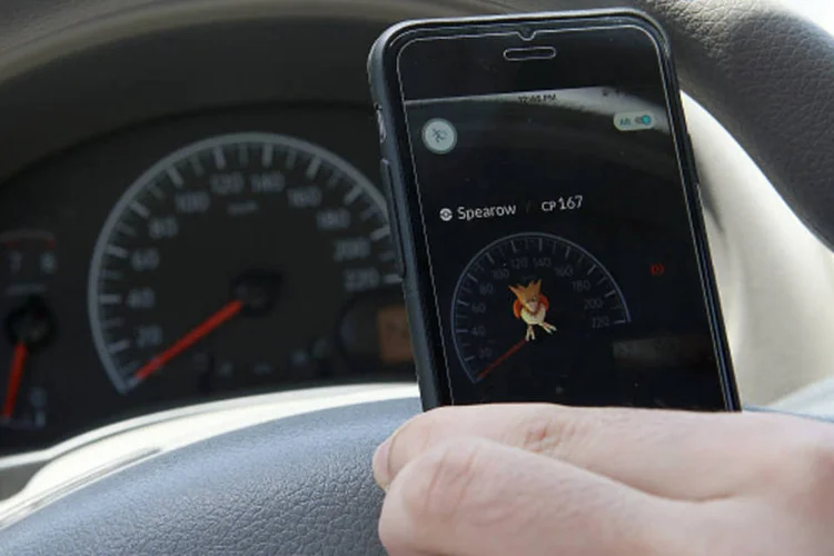 
	Acidente: o homem de 32 anos tentou capturar um Pok&eacute;mon, perdeu o controle do ve&iacute;culo e bateu em outros dois carros que estavam estacionados
 (Getty Images)