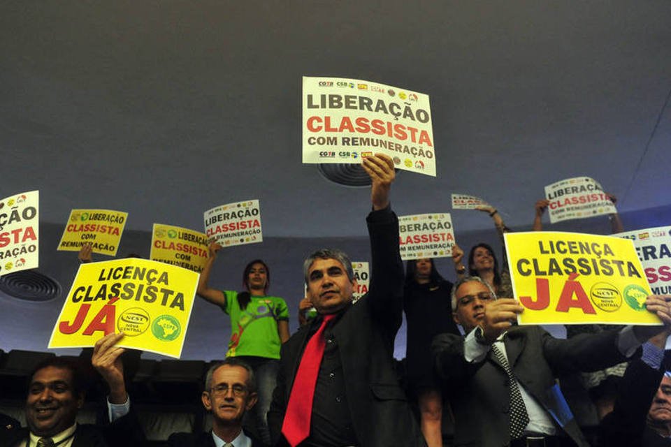 União terá de arcar com salário de servidor em sindicato