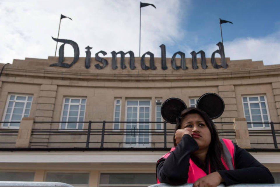 Dismaland, a Disney de Banksy, abrigará refugiados em Calais