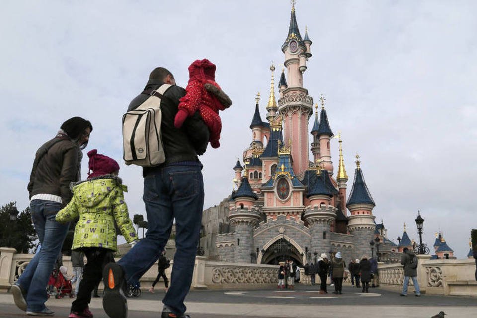 Homem é preso com armas e Corão em hotel da Disneyland Paris