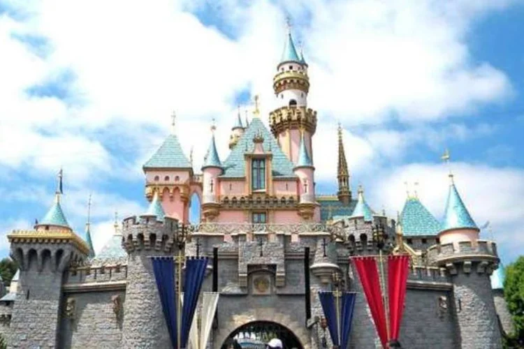 O aplicativo gratuito é o único oficial para os parques Disney e é compatível com smartphones (Wikipedia Commons)