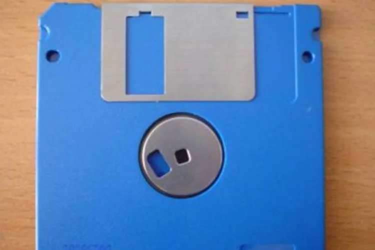 Os dias do disquete estão contados no Japão, segundo a Sony: país era um dos poucos em que a empresa, líder do pequeno mercado, ainda atuava no setor (.)