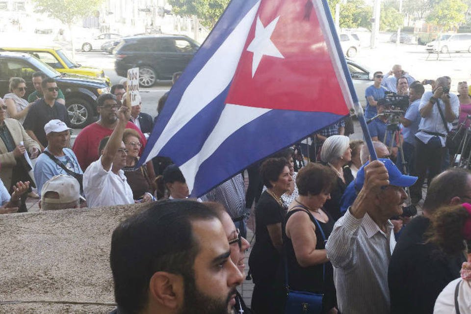 Cuba e EUA iniciam reunião após restabelecimento de relações