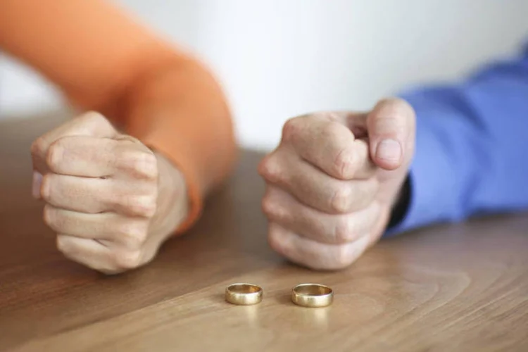 
	Div&oacute;rcio: Bens comprados durante o casamento s&atilde;o divididos igualmente, n&atilde;o importando se um c&ocirc;njuge pagou mais que o outro
 (Thinkstock/Altrendo images)