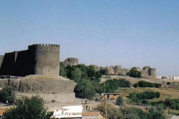 A tábua está conservada no museu de Diyarbakir, capital da província turca à qual pertence Ziyaret Tepe (Wikimedia Commons)
