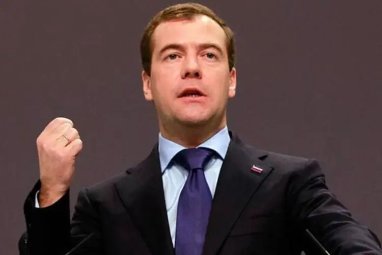 Dmitri Medvedev: "foi declarada uma guerra comercial contra a Rússia" (Sean Gallup/Getty Images/Getty Images)