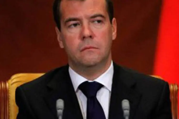 Dmitri Medvedev em reunião nesta segunda-feira sobre o naufrágio: "isto não teria acontecido se as regras de segurança tivessem sido respeitadas" (Dmitry Astakhov/AFP)