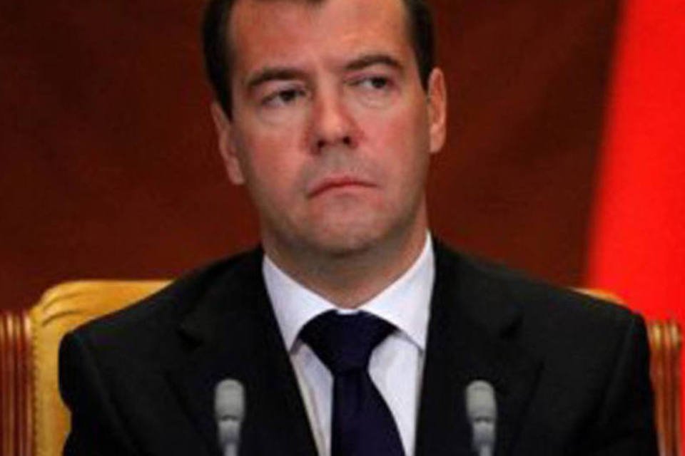 Medvedev ordena revisão dos transportes após naufrágio