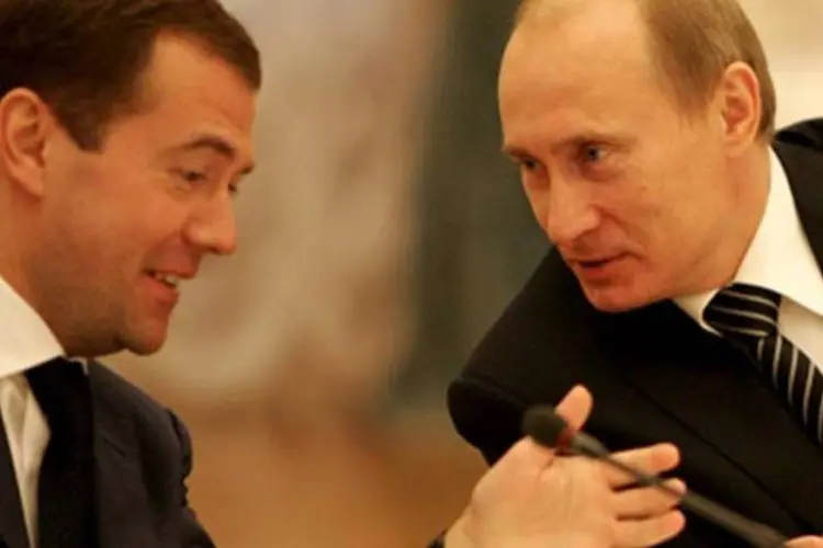 O presidente russo Medvedev e o primeiro-ministro Putin (Wikimedia Commons/Wikimedia Commons)