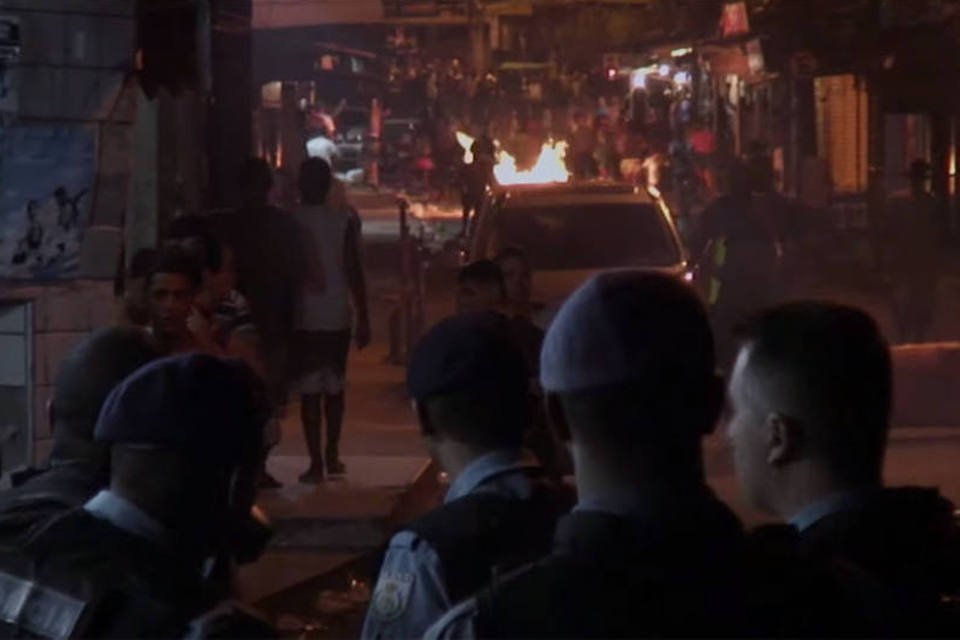 “À Queima Roupa” retrata chacinas policiais no Rio