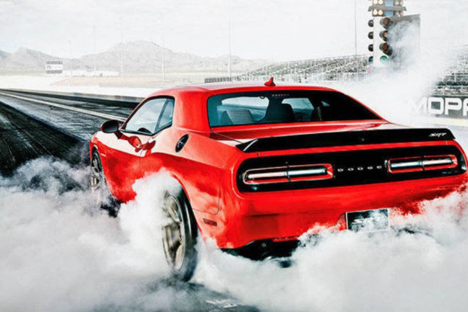 Sucesso faz Dodge paralisar encomendas do Hellcat